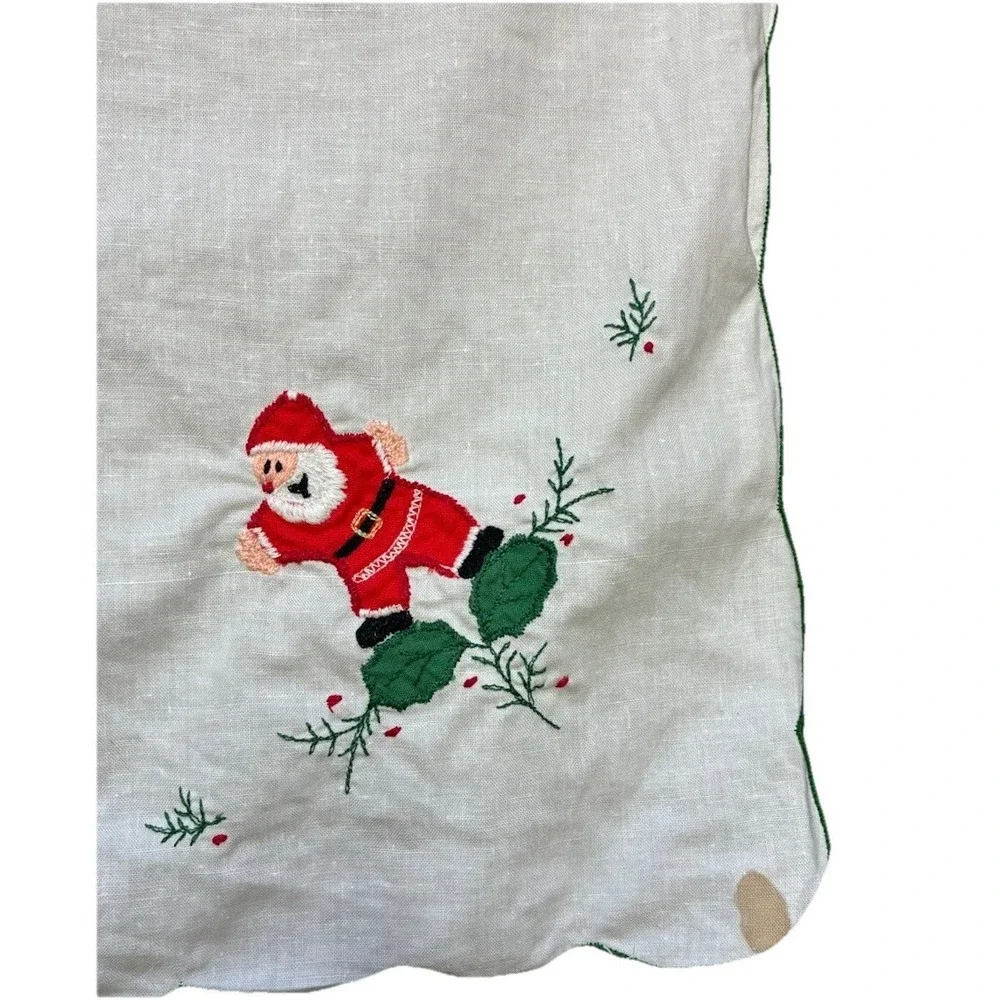 Vintage Tablecloth White‎ Christmas Santa Mistletoe Embroidered 39